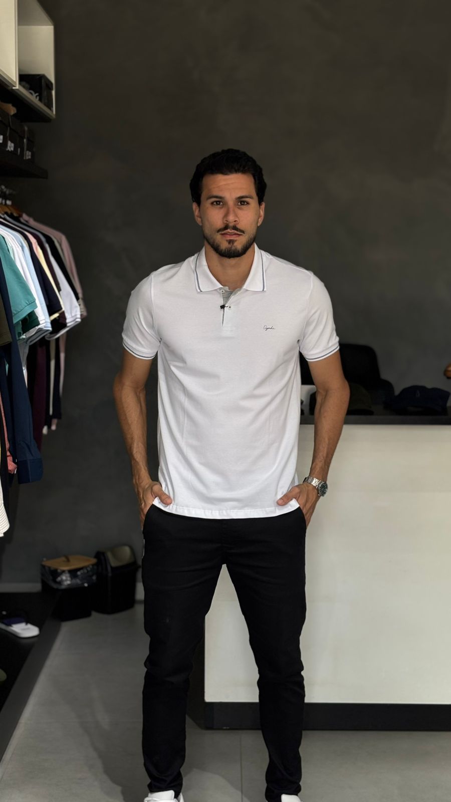 Camisa Polo Masculina Branca com Detalhes em Preto