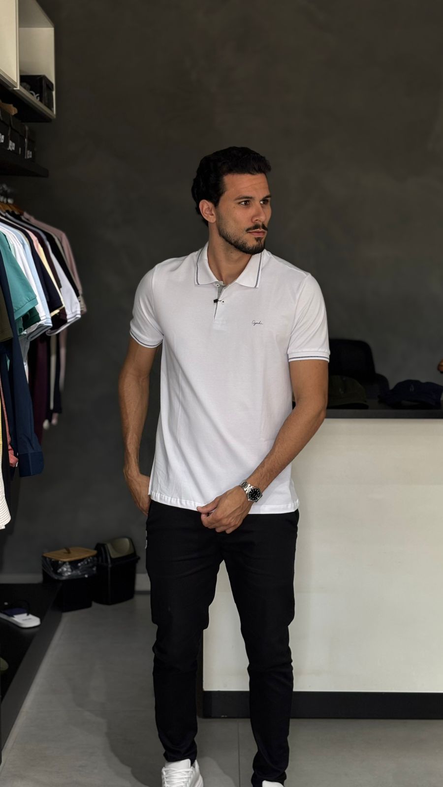 Camisa Polo Masculina Branca com Detalhes em Preto